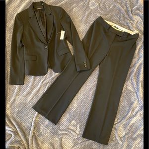 NWT Stunningly gorgeous perfect black Tahari Suit